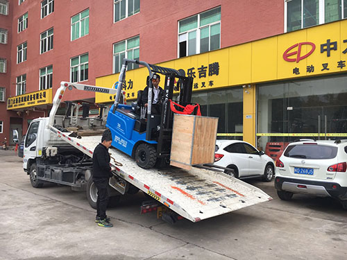 廈門電動(dòng)叉車公司，銷售比亞迪電動(dòng)叉車2.5噸一臺(tái)