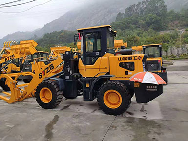 恭喜羅總喜提新車，山宇裝載機(jī)940走起，山宇重工，助您成功！